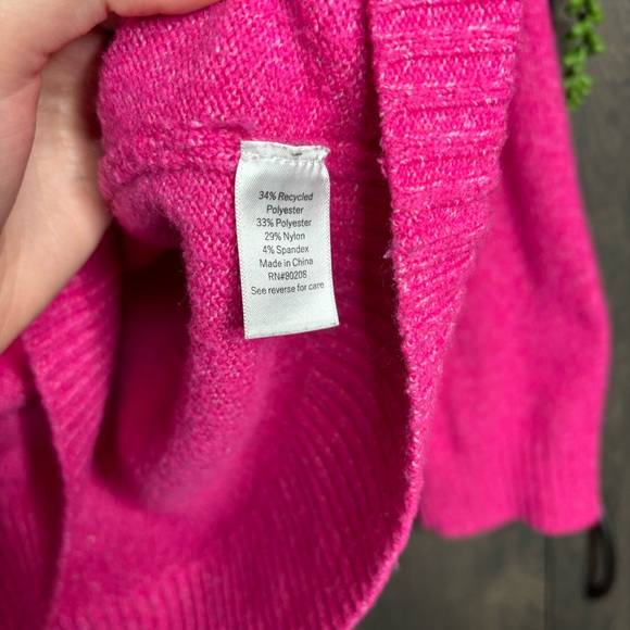 b💙2/$40💙Yummy Sweater Co Vibrant Pink V Neck Pullover Sweater Size M - Picture 13 of 16